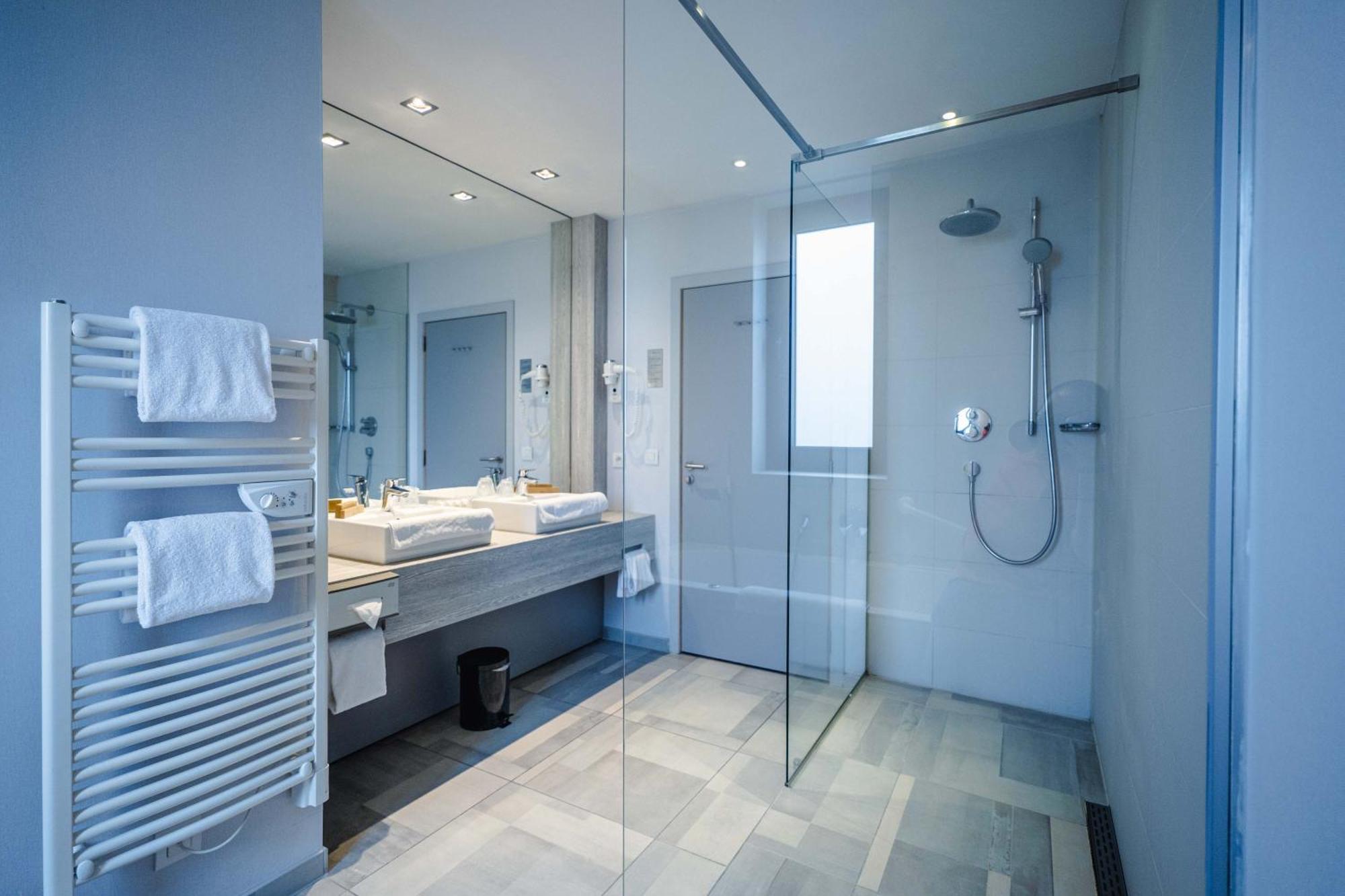 Junior Suite Spa Bath